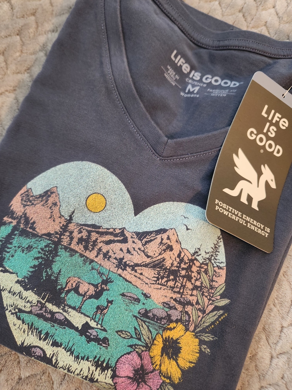 Life is Good Womens Navy "Nature's Heart" V-Neck Tee. Medium. NWT